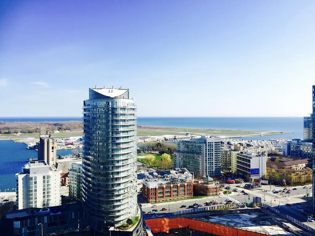 Bright 2 Bed Lakeview Suite Toronto Daire
