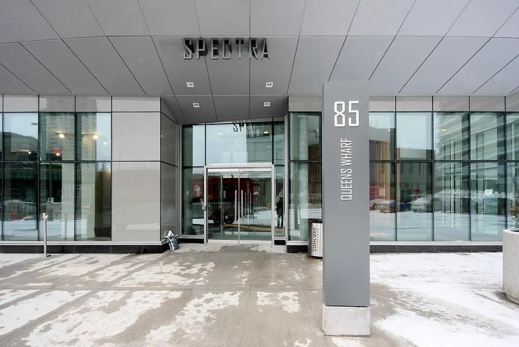 Bright 2 Bed Lakeview Suite Toronto