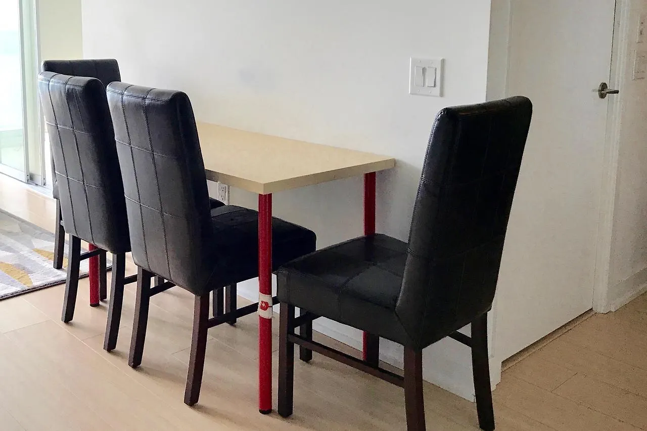 Bright 2 Bed Lakeview Suite Toronto Kanada