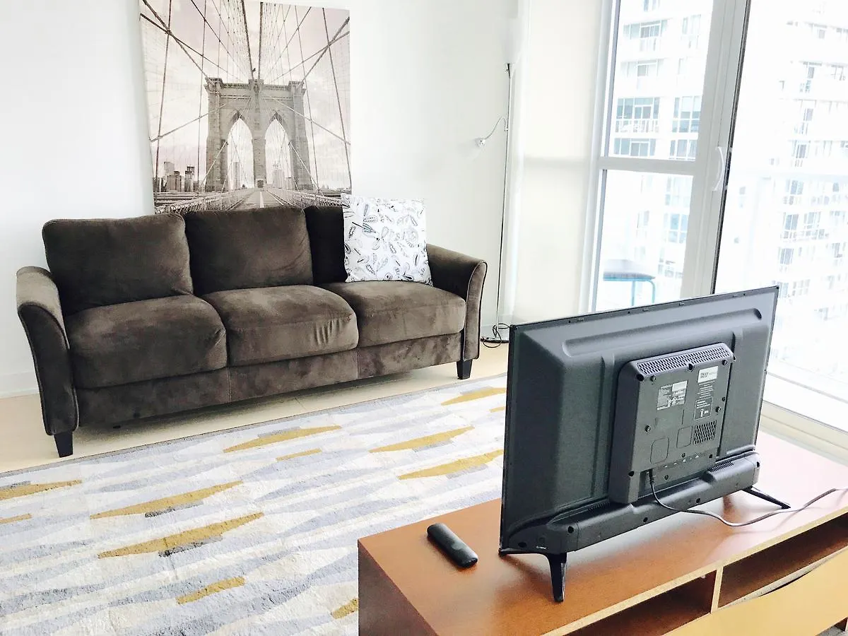 Bright 2 Bed Lakeview Suite Toronto 0*,  Kanada